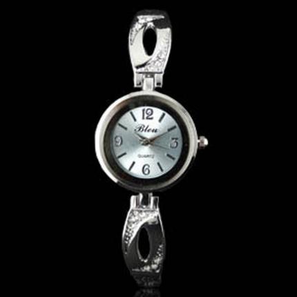 Petite montre femme pas chère en acier avec cadran bleu ciel