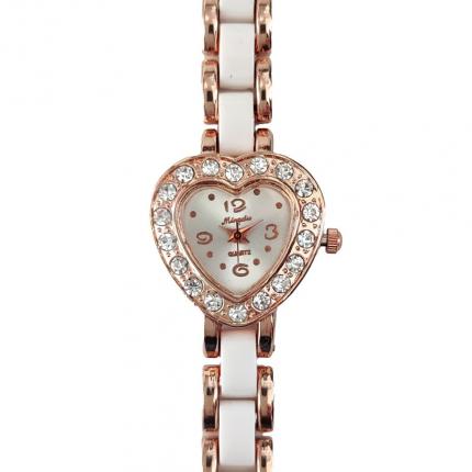 Montre bijou femme avec très petit cadran en forme de coeur parfaite pour les touts petits poignet
